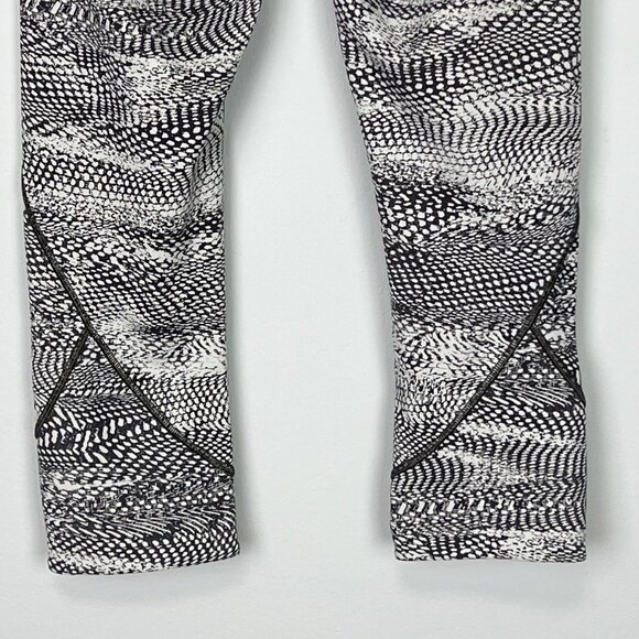 Lululemon Womens In Movement Crop Everlux 19 Swerve Vapor Metal Grey size 4 - Picture 9 of 13